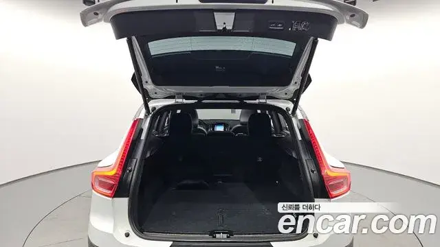 Volvo XC40 2020 — Şəkil 9/20