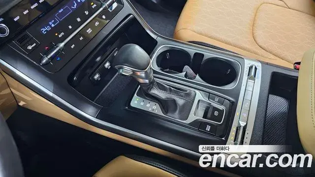 Kia Carnival 2022 — Фото 8/20