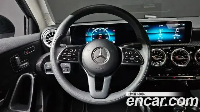 Mercedes-Benz A-Class 2020 — ფოტო 7/21