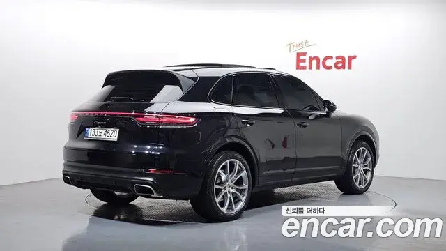 Porsche Cayenne 2021 — ფოტო 10/20