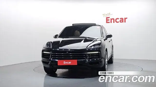 Porsche Cayenne 2021 — ფოტო 4/20