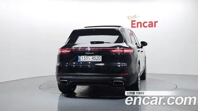 Porsche Cayenne 2021 — ფოტო 20/20