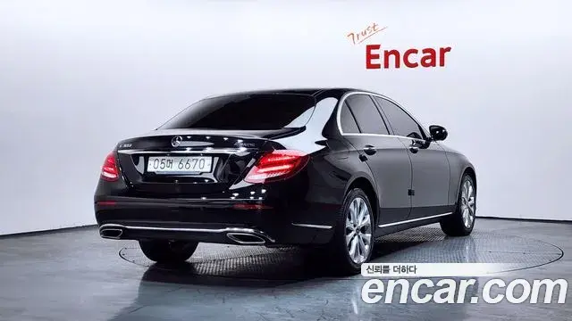 Mercedes-Benz E-Class 2018 — Photo 15/20