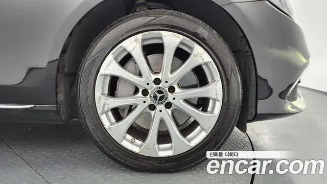 Mercedes-Benz E-Class 2018 — Photo 4/20