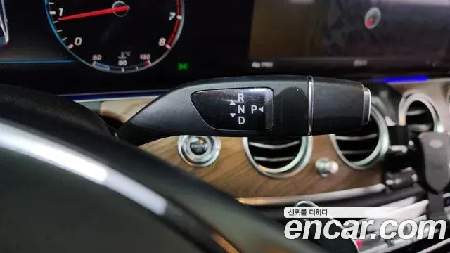 Mercedes-Benz E-Class 2018 — Photo 16/20