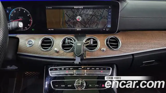 Mercedes-Benz E-Class 2018 — Photo 8/20