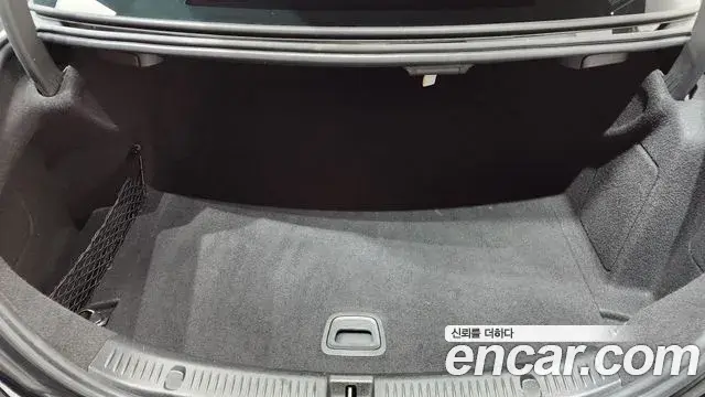 Mercedes-Benz E-Class 2018 — Photo 17/20