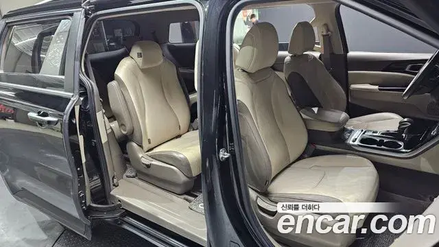 Kia Carnival 2020 — Фото 11/20