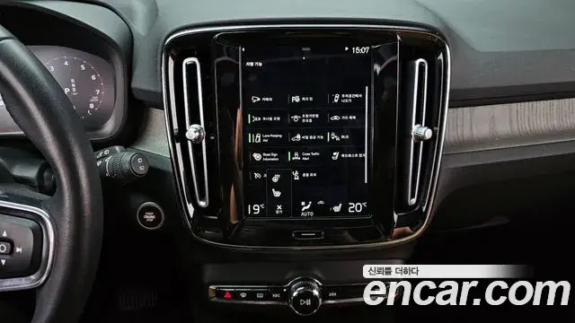 Volvo XC40 2021 — Фото 14/20