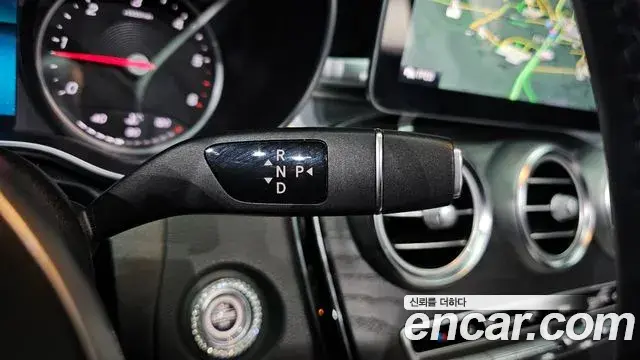 Mercedes-Benz C-Class 2019 — ფოტო 1/20