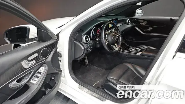 Mercedes-Benz C-Class 2019 — ფოტო 13/20