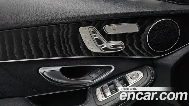 Mercedes-Benz C-Class 2019 — ფოტო 19/20