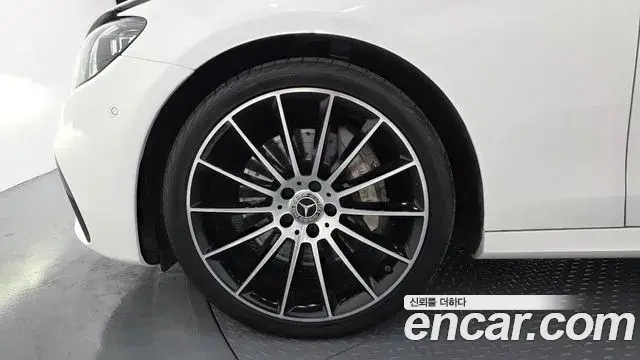 Mercedes-Benz E-Class 2021 — ფოტო 12/20