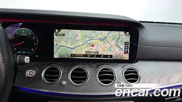 Mercedes-Benz E-Class 2021 — ფოტო 15/20