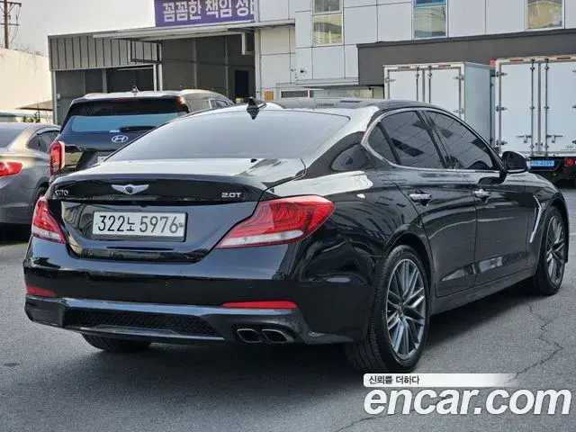Genesis G70 2018 — Photo 10/18