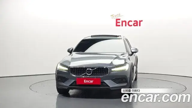 Volvo V60 Cross Country 2020 — Фото 3/20