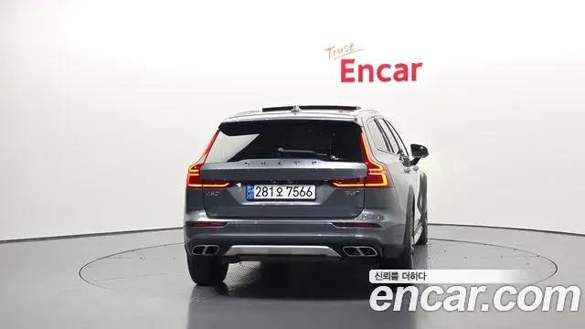 Volvo V60 Cross Country 2020 — Фото 4/20