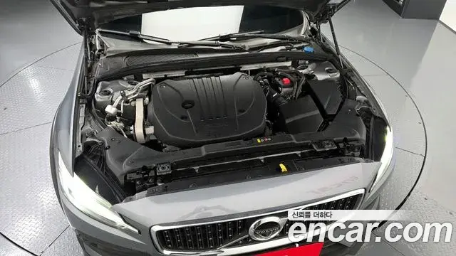 Volvo V60 Cross Country 2020 — Фото 6/20