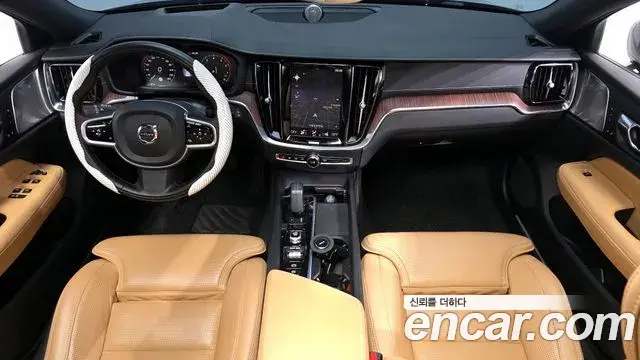 Volvo V60 Cross Country 2020 — Фото 7/20