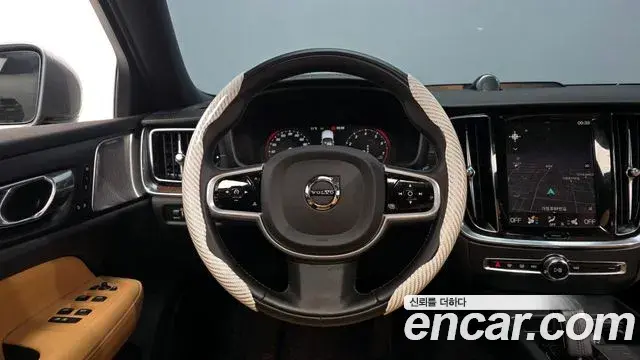 Volvo V60 Cross Country 2020 — Фото 13/20