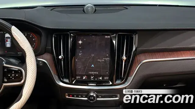 Volvo V60 Cross Country 2020 — Фото 14/20