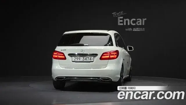 Mercedes-Benz B-Class 2018 — Photo 11/20
