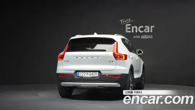 Volvo XC40 2022 — Фото 4/20