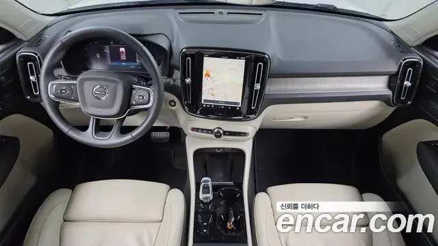 Volvo XC40 2022 — Фото 7/20
