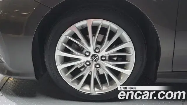 Toyota Camry 2019 — Şəkil 16/20