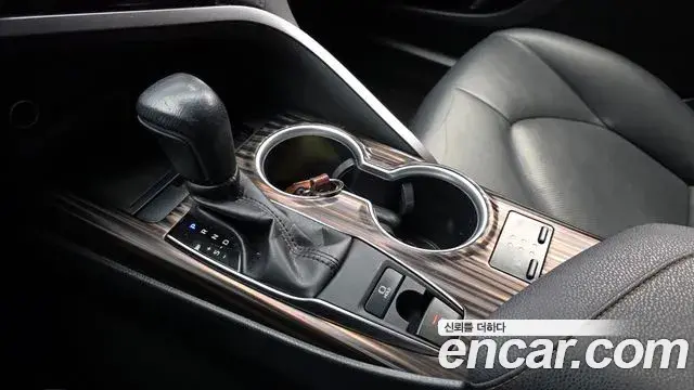 Toyota Camry 2019 — Şəkil 11/20