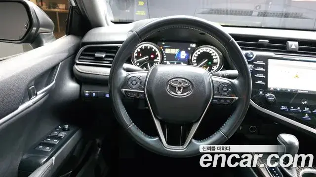 Toyota Camry 2019 — Şəkil 6/20