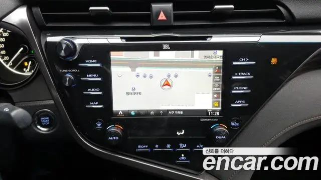 Toyota Camry 2019 — Şəkil 17/20