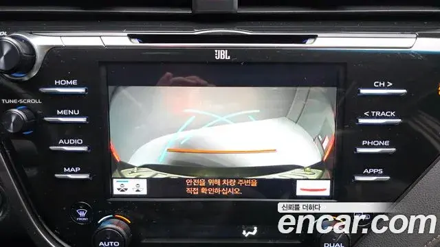 Toyota Camry 2019 — Şəkil 18/20