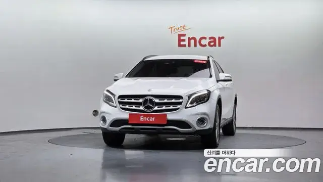 Mercedes-Benz GLA-Class 2018 — Photo 11/20