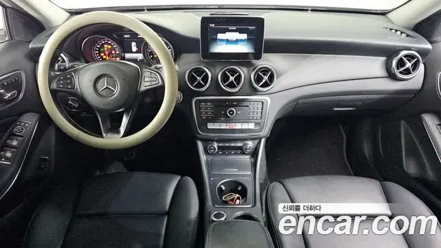 Mercedes-Benz GLA-Class 2018 — Photo 8/20