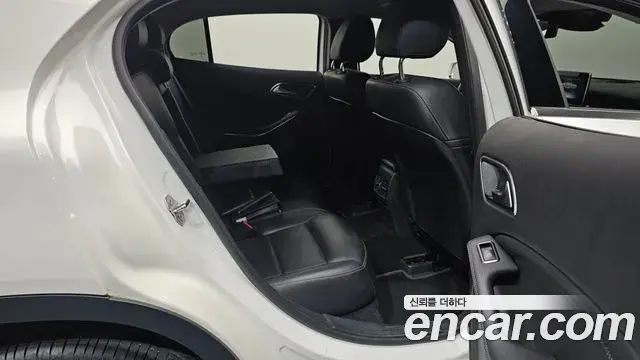 Mercedes-Benz GLA-Class 2018 — Photo 13/20