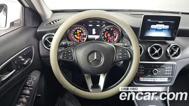 Mercedes-Benz GLA-Class 2018 — Photo 17/20