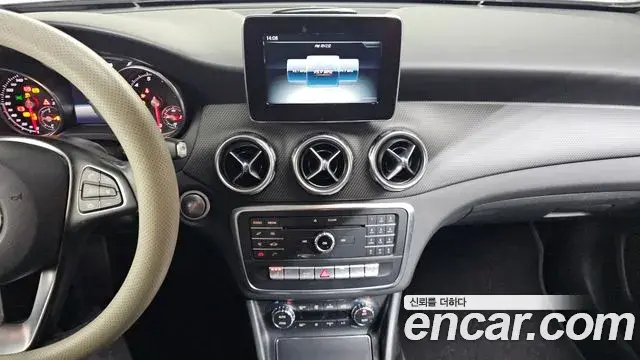 Mercedes-Benz GLA-Class 2018 — Photo 16/20