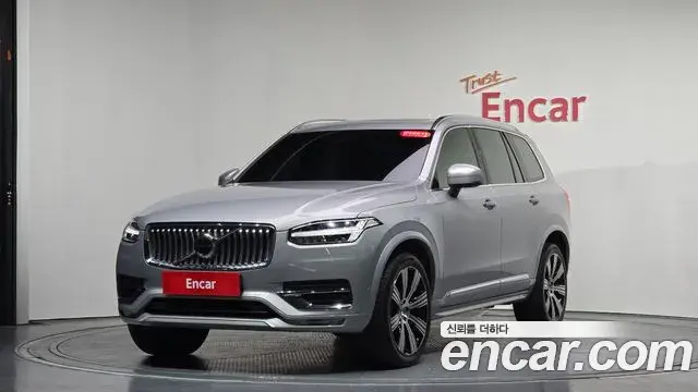 Volvo XC90 2023 — ფოტო 1/20