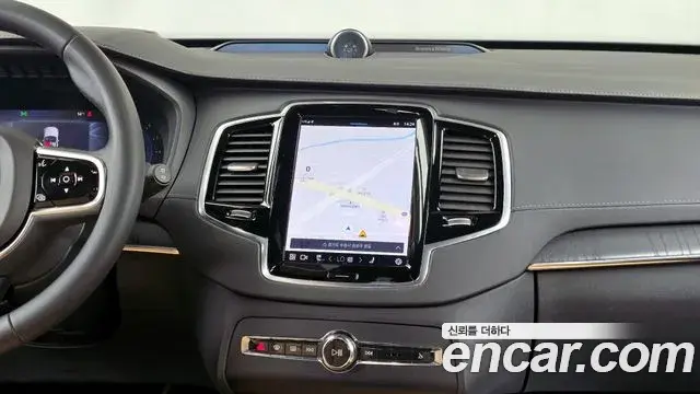 Volvo XC90 2023 — ფოტო 17/20