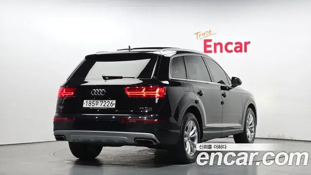 Audi Q7 2019 — Photo 10/20