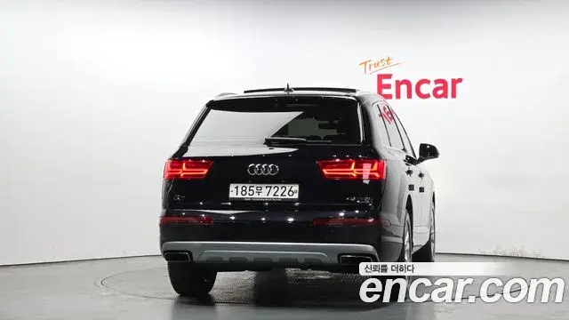 Audi Q7 2019 — Photo 6/20