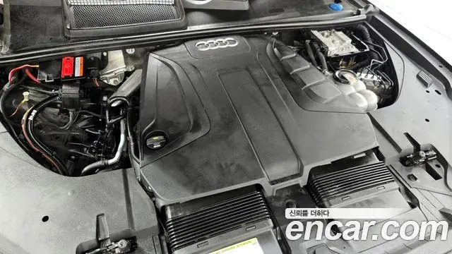 Audi Q7 2019 — Photo 8/20