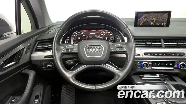 Audi Q7 2019 — Photo 20/20