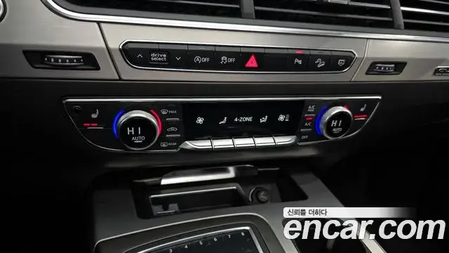 Audi Q7 2019 — Photo 7/20