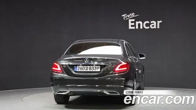 Mercedes-Benz C-Class 2020 — ფოტო 17/20