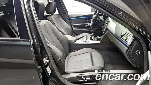 BMW 3 Series 2018 — Photo 8/20