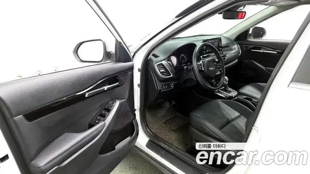 Kia Seltos 2022 — Photo 14/20