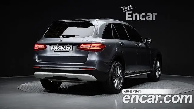 Mercedes-Benz GLC-Class 2019 — Şəkil 8/20