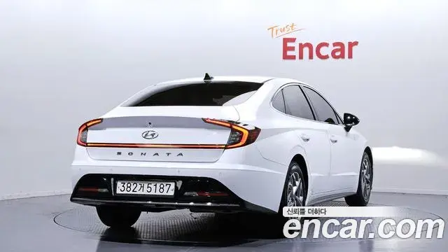 Hyundai Sonata Hybrid 2022 — Photo 8/20